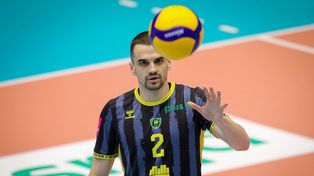 Człowiek z Metropolii w szerokiej kadrze Nikoli Grbicia