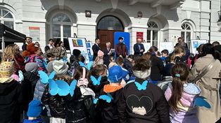 Niebieski kwiecień w Płocku. Oficjalny start przed ratuszem