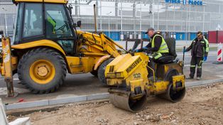 Zmiany przy Orlen Stadionie. Powstaje szerokie przejście dla pieszych