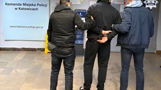 Zamaskowany napastnik z nożem w samochodzie. 43-latek z Chorzowa trafił do aresztu