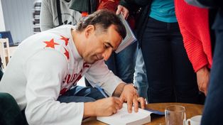 Michał "Misiek" Koterki zawładnął Biblioteką w Zlotorii [ZDJĘCIA]