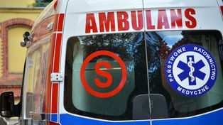 Potrącenie na przejściu dla pieszych w Ostrowcu Świętokrzyskim. 33-latka trafiła do szpitala