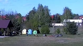 Zdewastowane ławki w Sierpcu. Służby proszą o reakcję mieszkańców