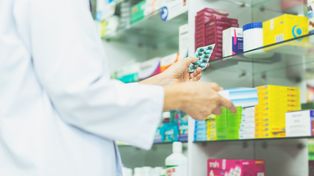 Dyżury aptek w powiecie ostrowieckim na Wielkanoc 2026. Gdzie kupić leki w święta?