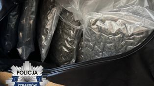 Narkotykowa fabryka pod nosem mieszkańców. Policja przejęła ponad 100 kg substancji i zatrzymała podejrzanych