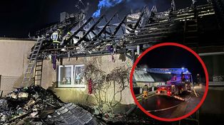 Z ogniem walczyło 14 zastępów straży pożarnej. Dwie rodziny straciły dach nad głową