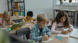 Pierwsza klasa coraz bliżej. Jak zapisać dziecko do szkoły i nie pogubić się w formalnościach? Rusza rekrutacja w Poznaniu