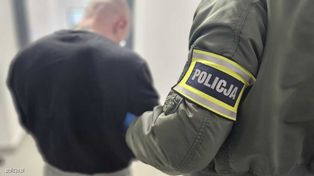 Jechał na hulajnodze i napadł na seniorkę – został zatrzymany