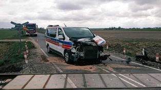 Kolizja karetki z szynobusem na trasie Raciąż–Sierpc. Ruch wstrzymany!