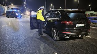 85-latek Porsche’m pod prąd obwodnicą Trójmiasta – o mało nie doszło do tragedii.