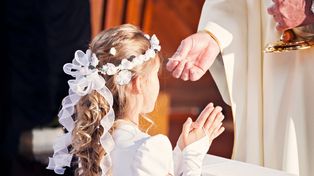 Czyje są pieniądze z komunii? Prawniczka wyjaśnia!