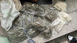 Poszukiwany za 18 miesięcy odsiadki wpadł z gigantycznym magazynem narkotyków.