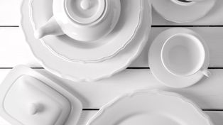 Jakie składniki są potrzebne do produkcji porcelany?