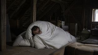 Schował się pod kołdrą na strychu. Tak próbował uniknąć więzienia