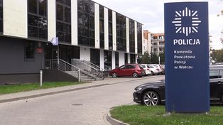 Śmierć w bloku w Wałczu. Agresor usłyszał najcięższy zarzut i trafił za kraty