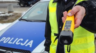 Policjant zatrzymany przez kolegów z patrolu. Był pijany podczas służby