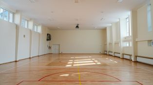 Sala sportowa w "Małachowiance" jak nowa. Zyskała też ściankę wspinaczkową