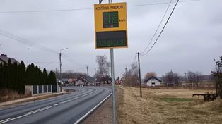 Elektroniczny wyświetlacz prędkości w Popłacinie – większe bezpieczeństwo na drodze!