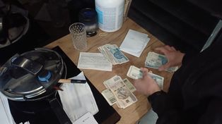 Obietnice pracy zamieniły się w koszmar. Rozbita siatka handlu ludźmi w Wielkopolsce