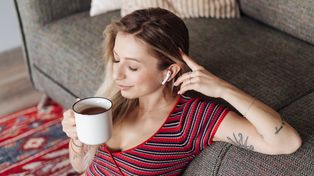 Dlaczego muzyka wywołuje gęsią skórkę? Odpowiedź kryje się w mózgu