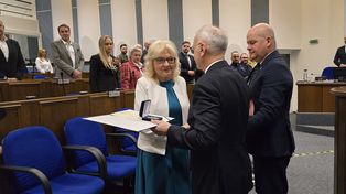 Romana Krystyna Kuffel wyróżniona – medal "Zasłużony dla Płocka" wręczony podczas sesji Rady Miasta!