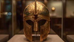 "Złoty hełm Daków wraca do domu". Skarb sprzed 2500 lat odzyskany ponad rok po spektakularnej kradzieży w Holandii