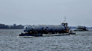 Transport ogromnej kolumny przez miasto do Orlenu!