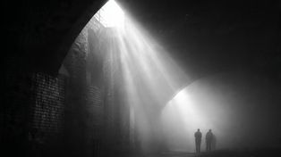 Podziemne tajemnice przy dworcu. Nocny spacer śladami schronów i tuneli w Poznaniu