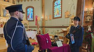 Policyjna asysta honorowa w Słupnie. Pożegnano Artura Mroczek