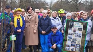 Piła: Posadzili drzewo pamięci dla Jacka Markiewicza