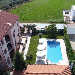 Apartmanok és Szobák Medencével Novigrad - 6951 (4)