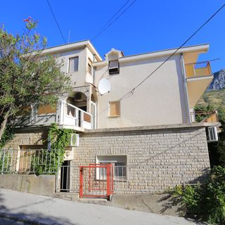 Apartmanok Parkolóhellyel Dugi Rat, Omis - 15417 Dugi Rat (2)