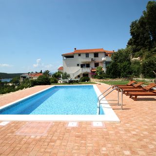 Apartmanok Családok Részére Medencével Kampor, Rab - 15518 Kampor (2)