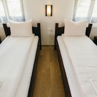 Pensiunea Vendégváró Lupeni (4)