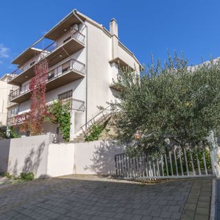 Apartments Mario Omis (4)