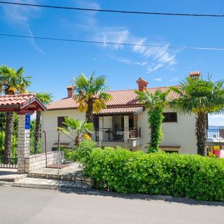 Apartments Zeljko Lovran (2)