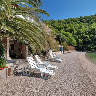 Apartments Robinzon Milivoj Bogomolje (2)