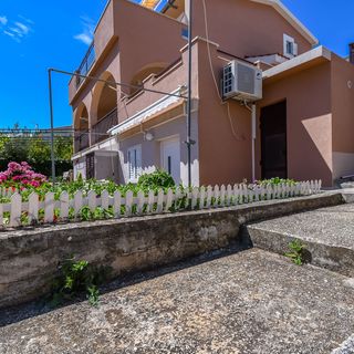 Apartments Neda Okrug Gornji (2)