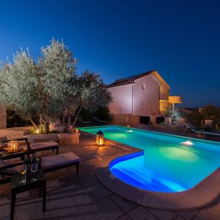 Apartmanok Családok Részére Medencével Murter - 16655 (2)