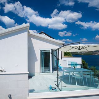 Ház Családok Részére Medencével A Tenger Mellett Okrug Donji, Ciovo - 17587 Okrug Donji (4)