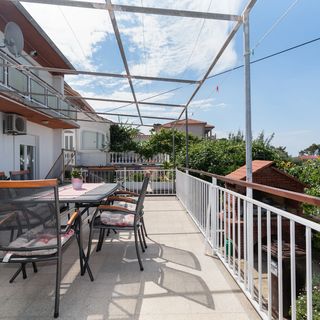 Apartmanok Parkolóhellyel Rab - 17684 (5)
