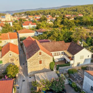 House Lara Vrboska (3)