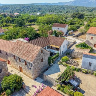 House Lara Vrboska (4)