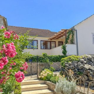 House Lara Vrboska (5)