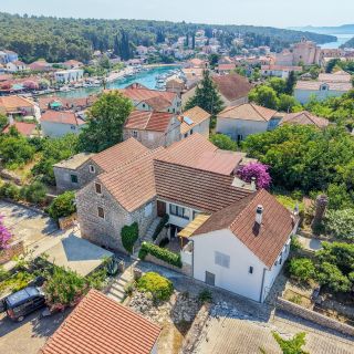 House Lara Vrboska (2)