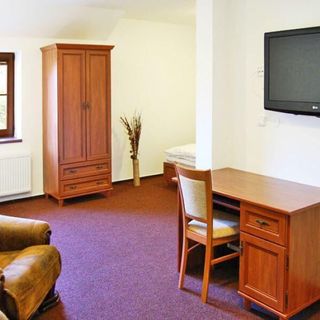 Restaurace a Penzion U Kostela Újezd u Brna (5)