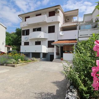 Apartmani Karamarko Baska (2)