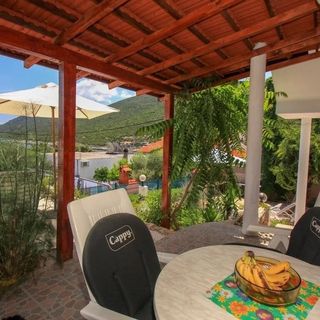 Robinson House Ina 2 Gdinj (5)