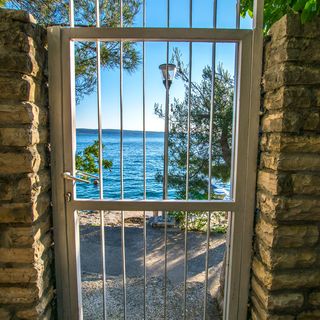 Apartment TINA-on the beachfront Starigrad Paklenica (2)