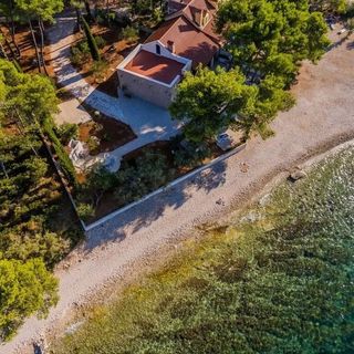 Robinson House Kleopatra Mutnik (5)